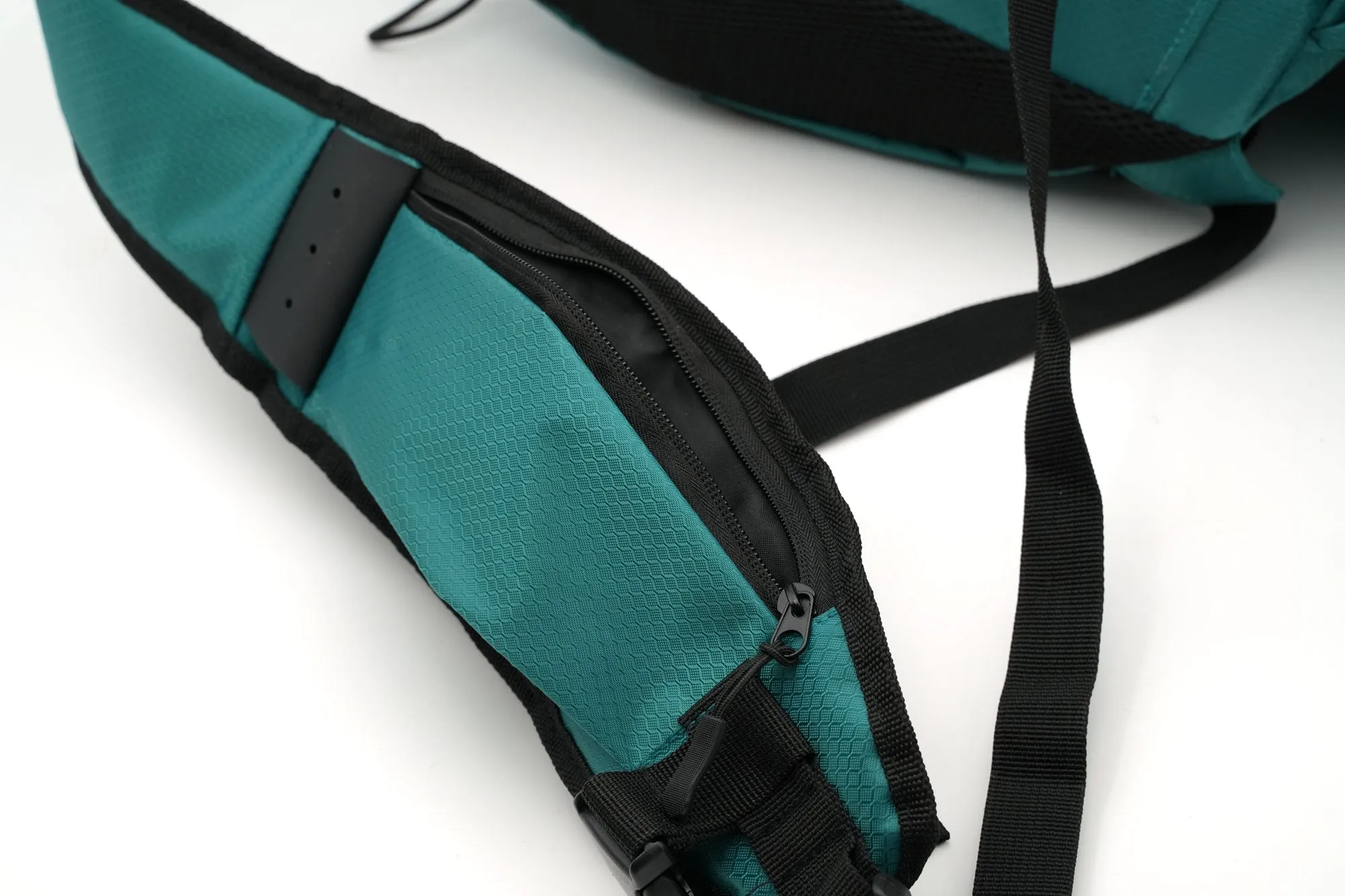 NIRVANA Sling Pack